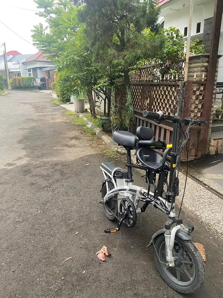 Jual sepeda listrik lipat celcius