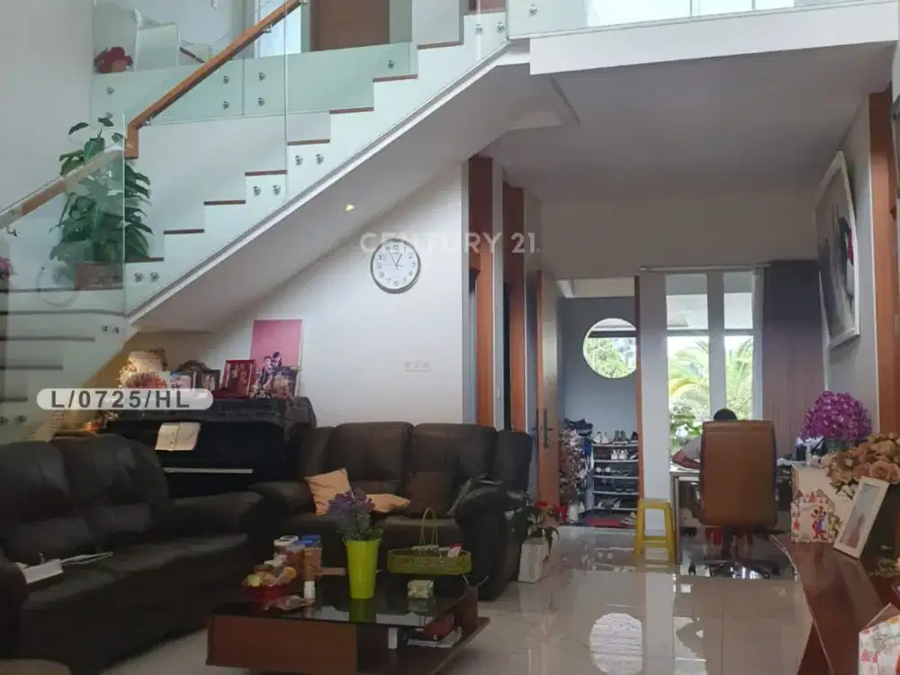 Rumah 2 Lantai Semi Furnished Di Singgasana Pradana Bandung
