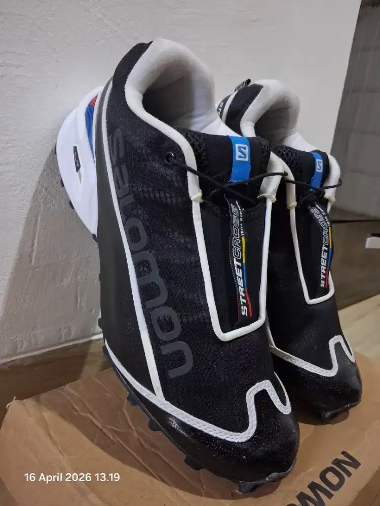 Sale...Salomon Street Cross Black White
Size 43 insole 27,5cm