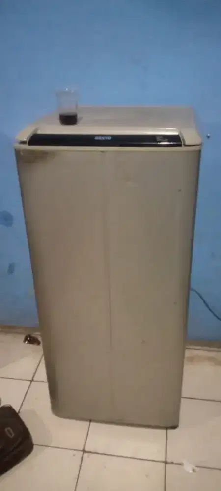 Dijual kulkas SANYO 1PINTU ADA TUTUP RAK FREEZER BEKU DINGIN COD