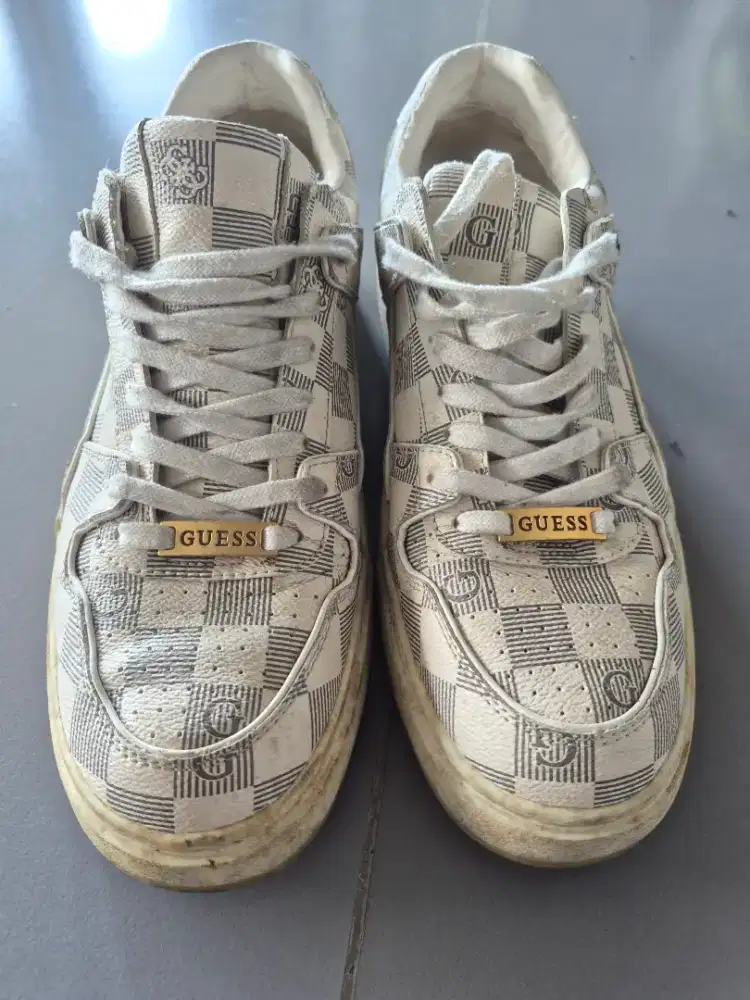 Sepatu Guess sneakers