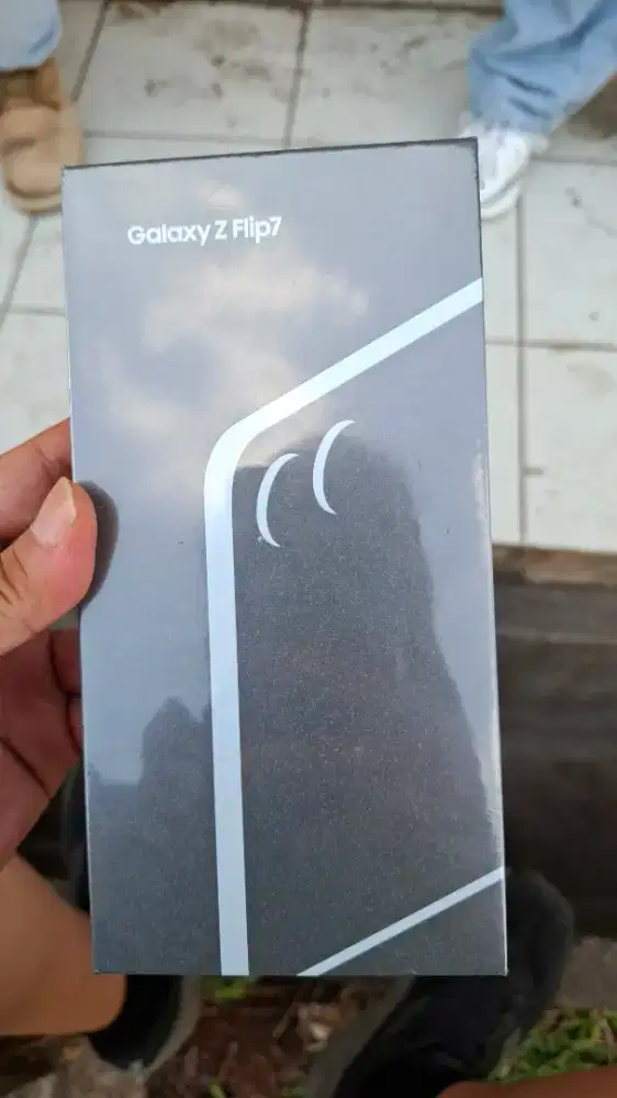 Samsung Galaxy Z Flip 7 256 GB - Jet Black [NEW BNIB]