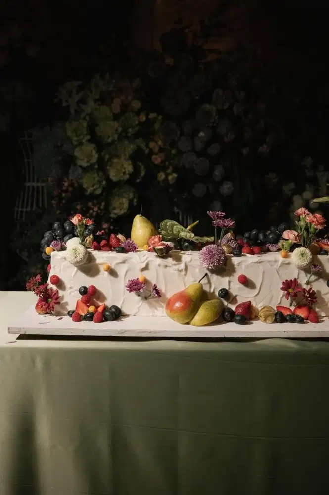 Pekerja produksi kue palsu (LAKI LAKI)