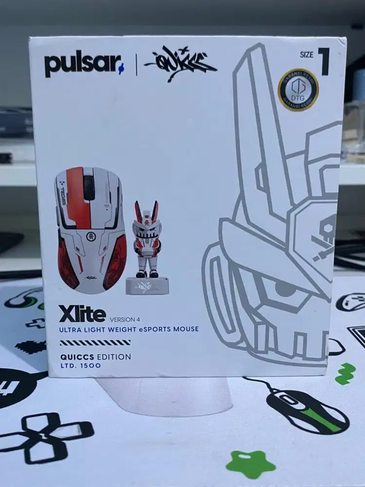 Pulsar Xlite V4 Quiccs Edition Wireless Mouse - Ultra light 52g