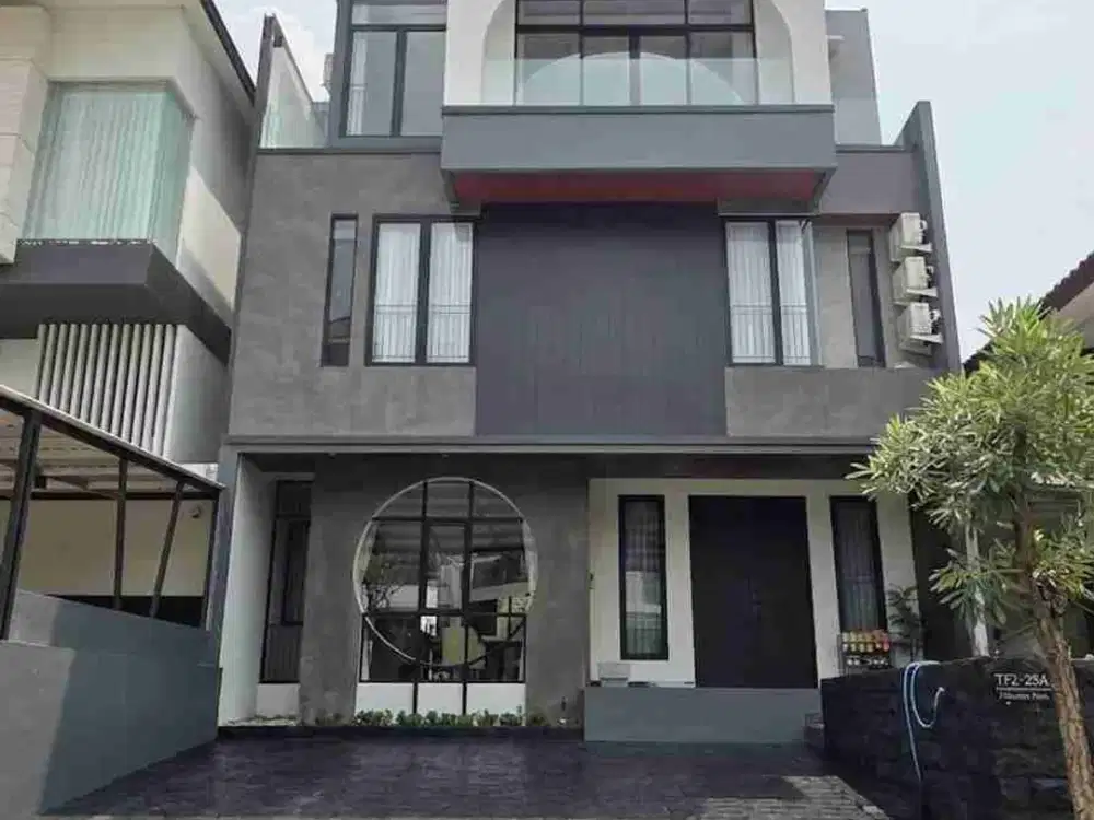 Dijual Rumah Mewah dg kolam renang