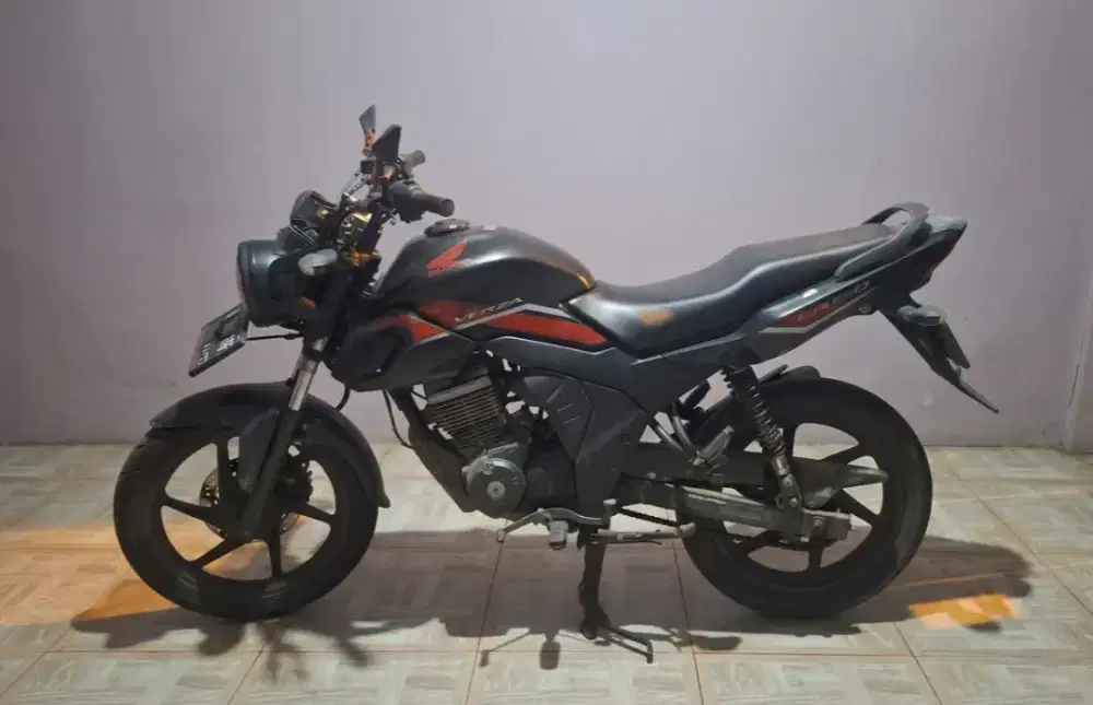 Verza cb 2022 hitam
