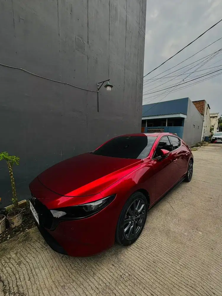 Mazda 3 hatckback merah metalik