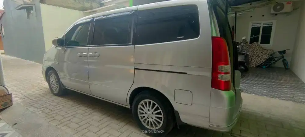 Dijual Murah dan Cepat Nissan Serena 2.0 Highway Star A