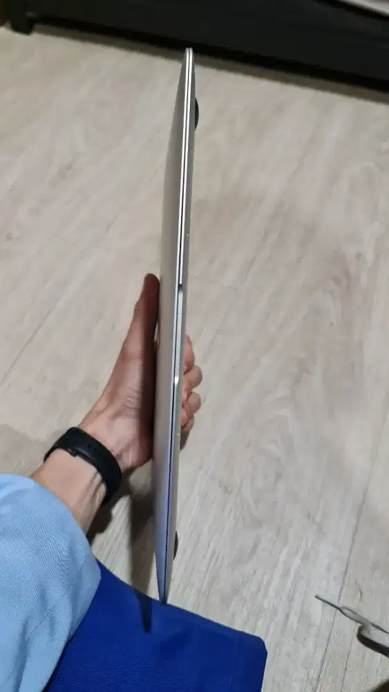 Macbook Air 2013 12inc. core I5 4/256 Tipis,Ringan, Siap pakai mulus