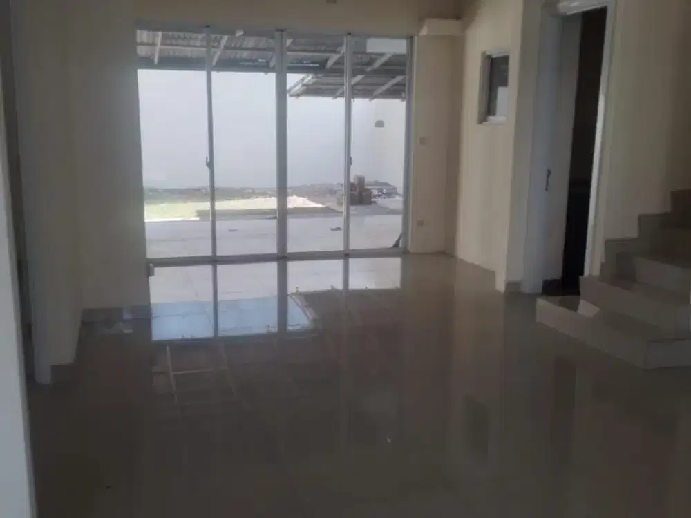 Disewakan Rumah 10 x 25 Cluster Amerika Latin, Green Lake City, Cipondoh, Tangerang