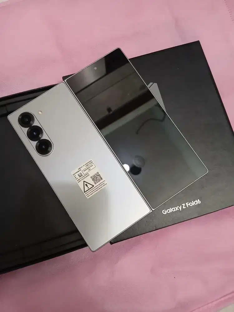 Fold 6 512 minus garis kecil dlm layar