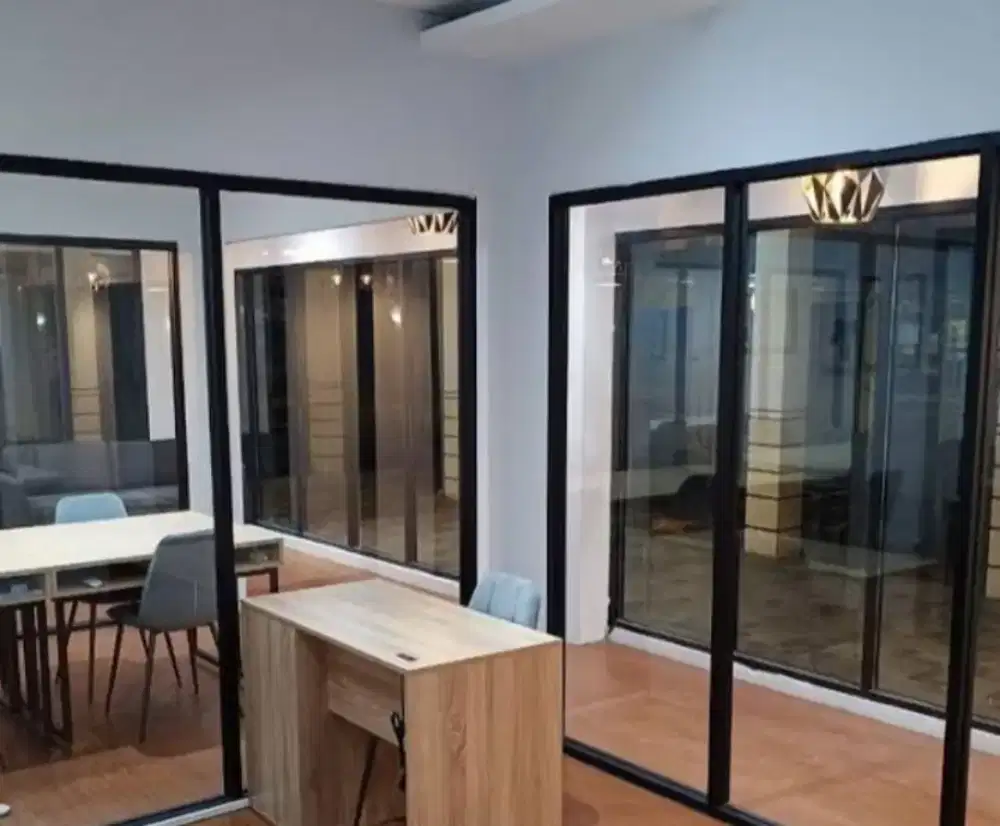 Partisi sekat ruangan kaca