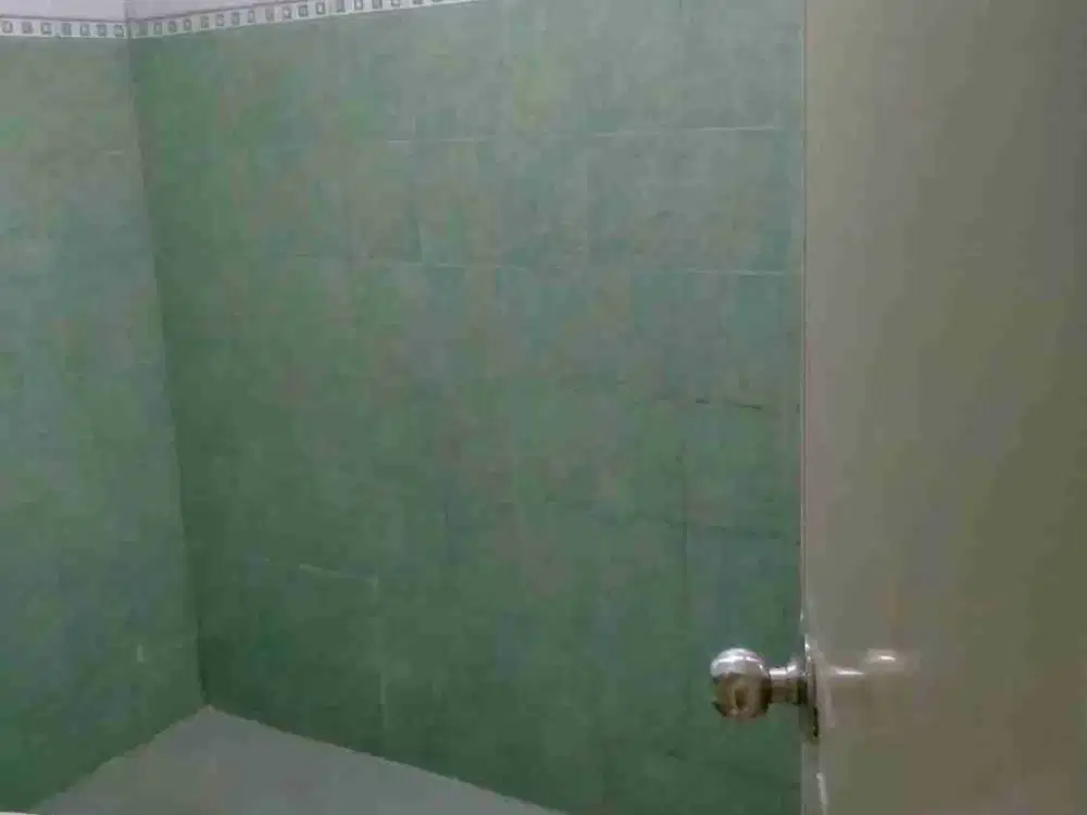 Disewakan rumah 2 lantai Mezanin siap huni baru di renovasi di Cluster Aralia Harapan Indah