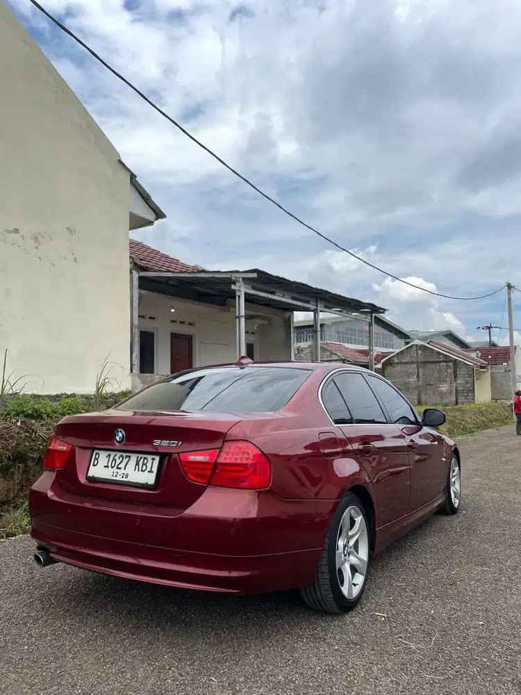 BMW 320i 2011 Bensin