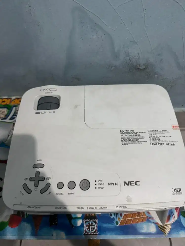 Proyektor nec np110