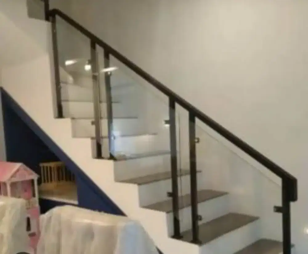 Railing tangga stainless minimalis