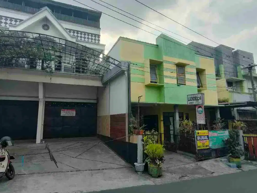 Rumah Poros Jalan Griya Shanta Hitung Tanah Saja