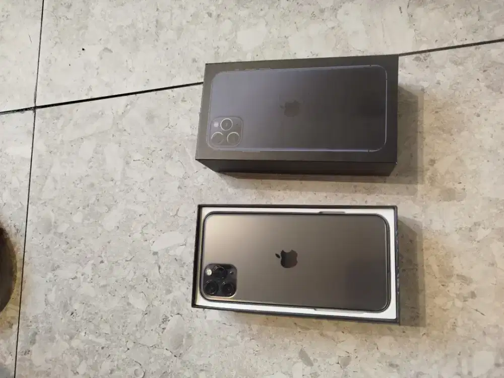 iPhone 11 pro max 512gb sangat muda