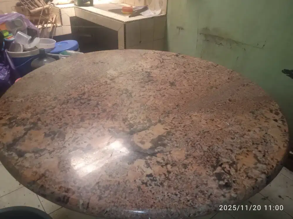 Meja makan marmer diameter 165