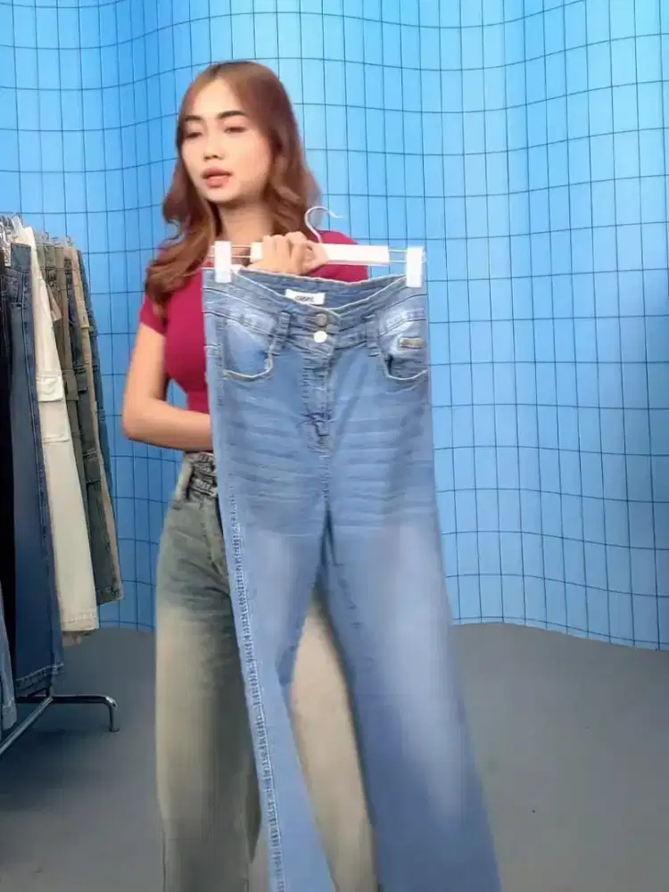 Dicari karyawan host live streming