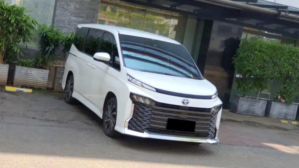 [ LOW KM ] Toyota Voxy 2.0 CVT TSS Facelift Camera360 2022/2023