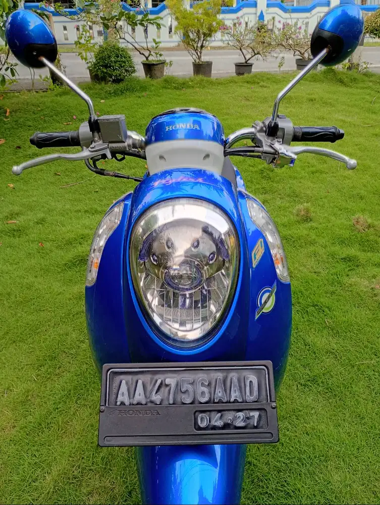 Scoopy Warna Asli Biru Putih