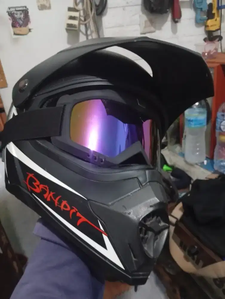 Helm Xabre include kacamata google