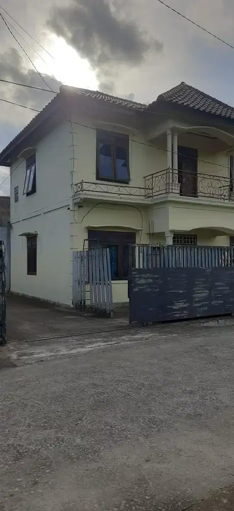 Disewakan rumah 2 lantai wedomartani, maguwohargo 35jt/tahun (nego)