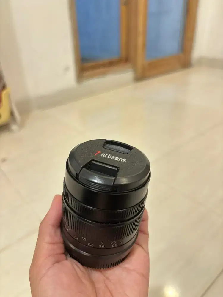 Lensa kamera mirrorless