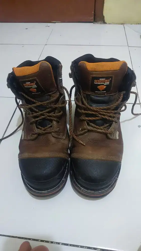 Sepatu boat steel toe herman survivors