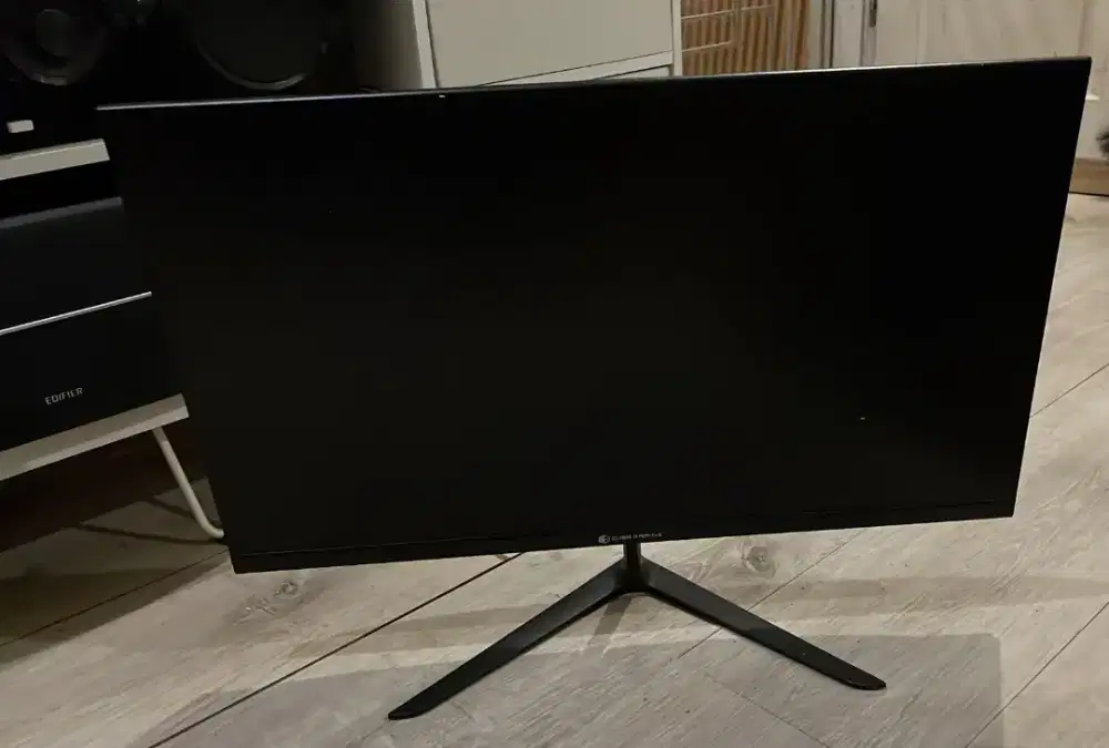 Monitor komputer 24 inc, cube gaming