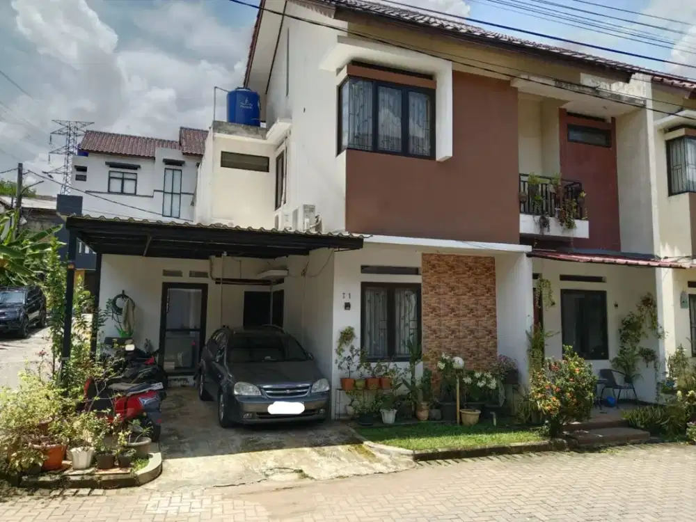 Rumah 2 Lantai Hook Dalam Komplek Asri di Cirendue Dekat Stasiun MRT Lebak Bulus