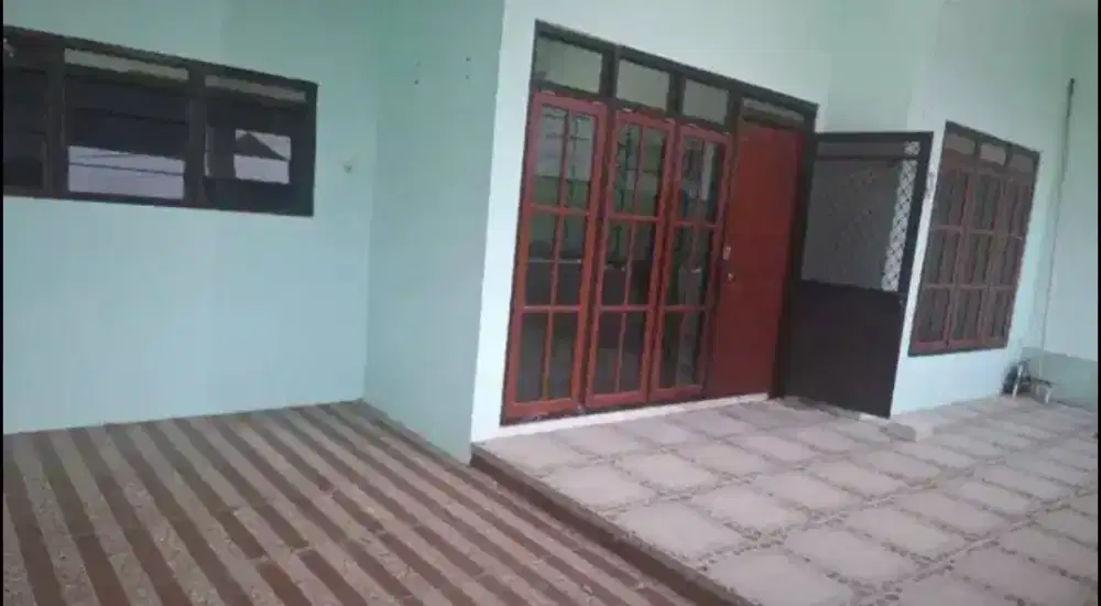 Disewakan Rumah Second Terawat di area ploso, Surabaya