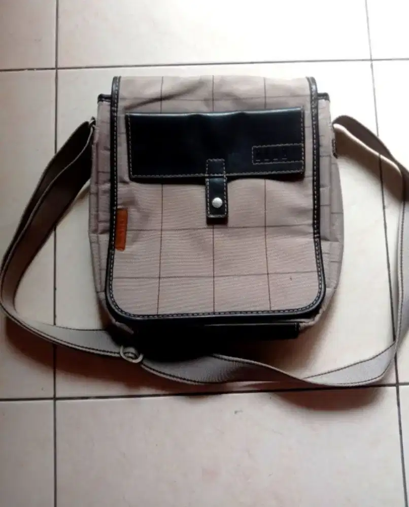 Tas selempang laki2, sling bag elle banyak ruang, tas selempang laki2