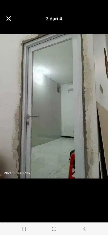 Pintu aluminium kaca swing T210cm L100cm harga berikut pasang 2,1 jt