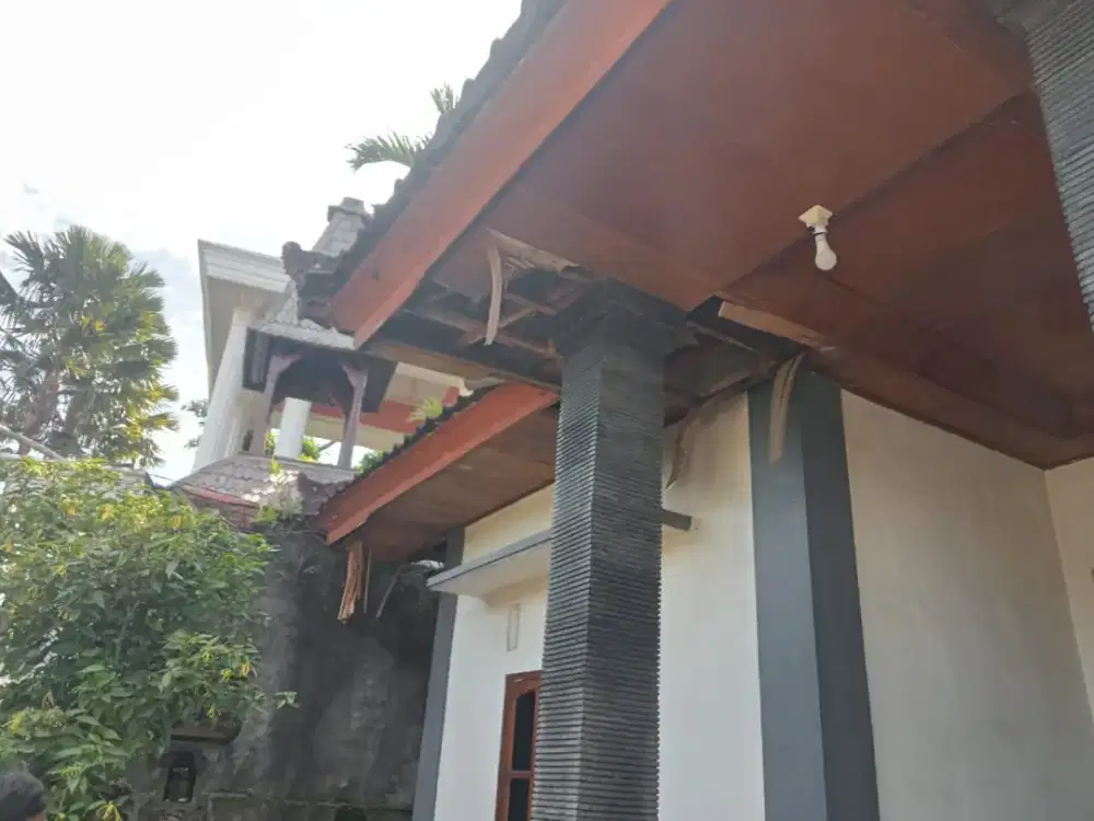 Tukang atap bocor dan renovasi rumah.