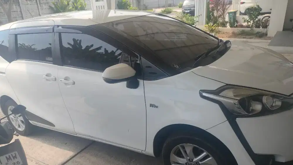 Mobil Toyota Sienta Tipe G tahun 2017