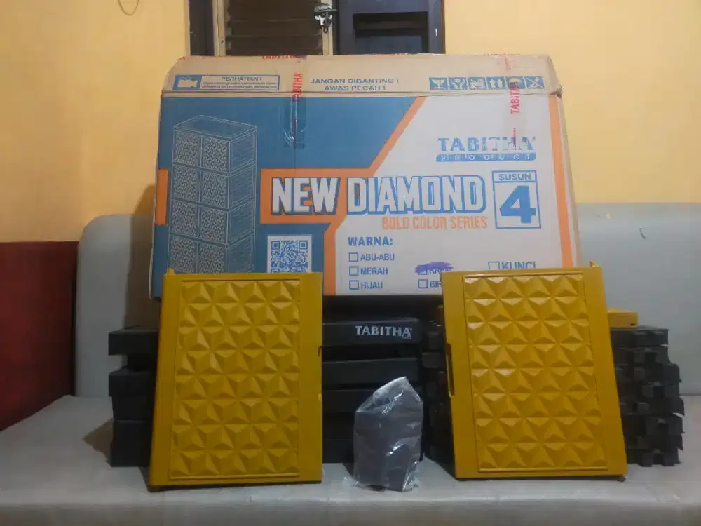 Lemari PLASTIK 4 SUSUN