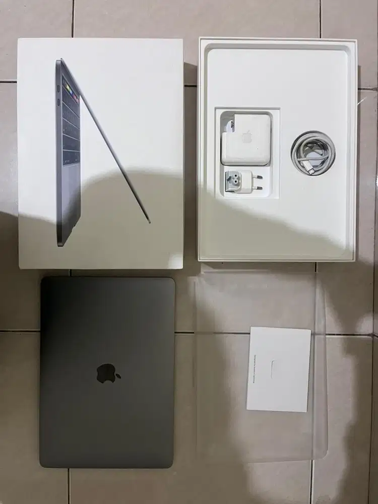 Macbook pro 2019 touchbar 8/128 fullset