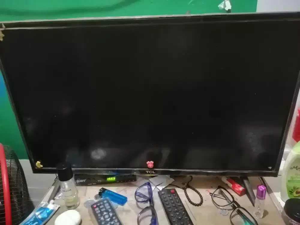 Televisi tcl lcd