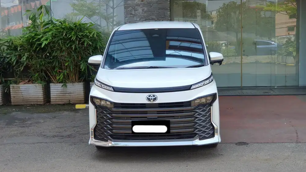 Toyota voxy cvt tss 2022 putih camera 360