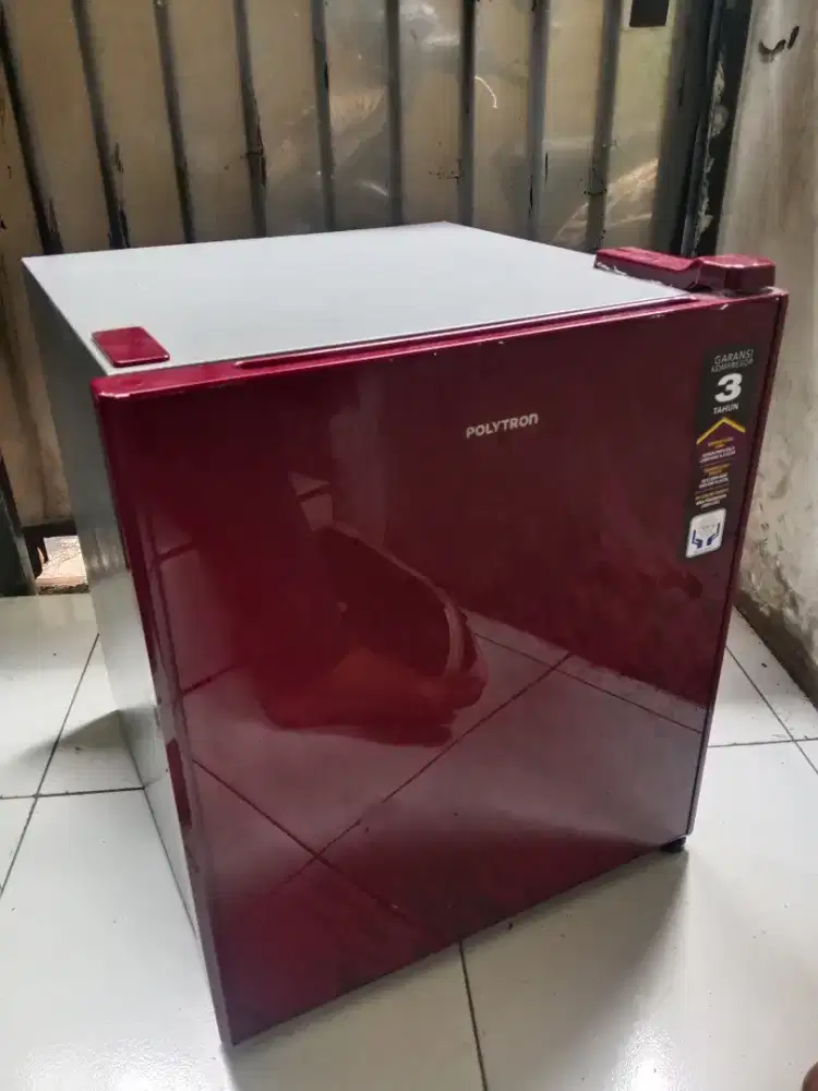 KULKAS MINIBAR POLYTRON LIKE NEW