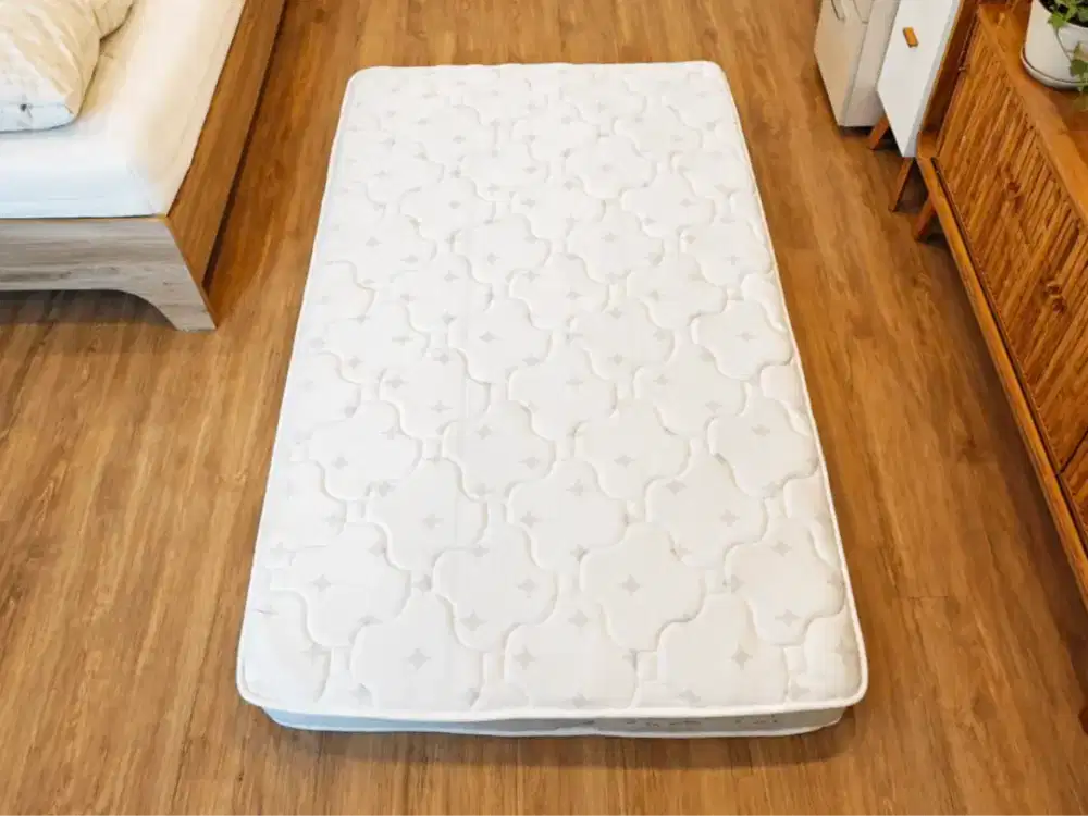 JUAL Kasur In The Box 120×200 Kondisi 95%. Bersih Mulus Seperti Baru.