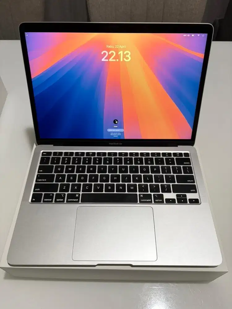 MacBook Air 2020 i3 256GB - Fullset Mulus + BONUS Kabel Baru (Garansi)
