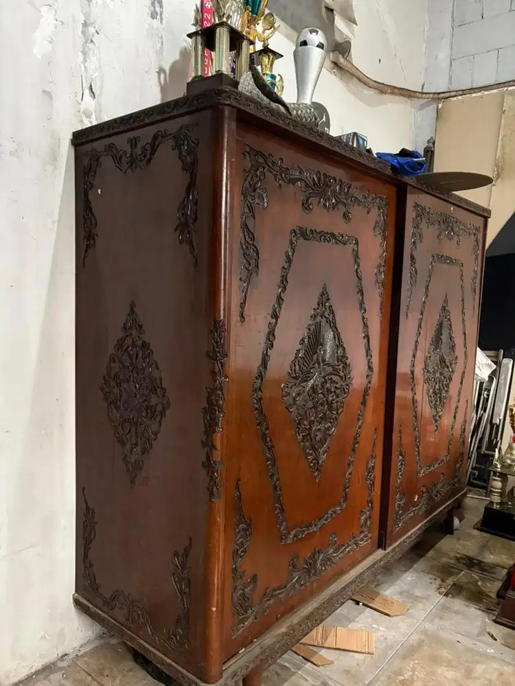 Lemari jati jepara antik