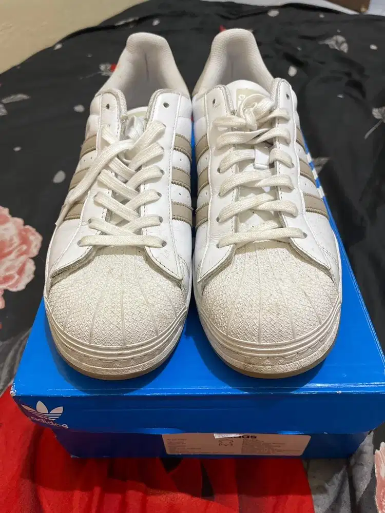 Sepatu adidas superstar size 44
