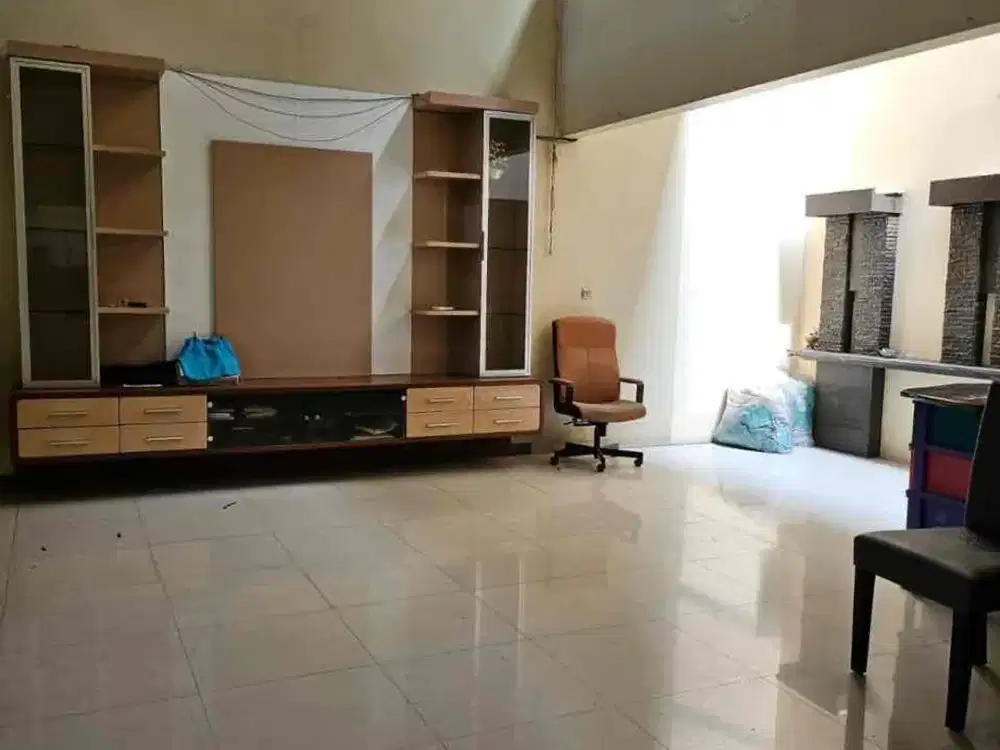 DIJUAL RUMAH SIAP HUNI 2 LANTAI DI METRO PERMATA 1