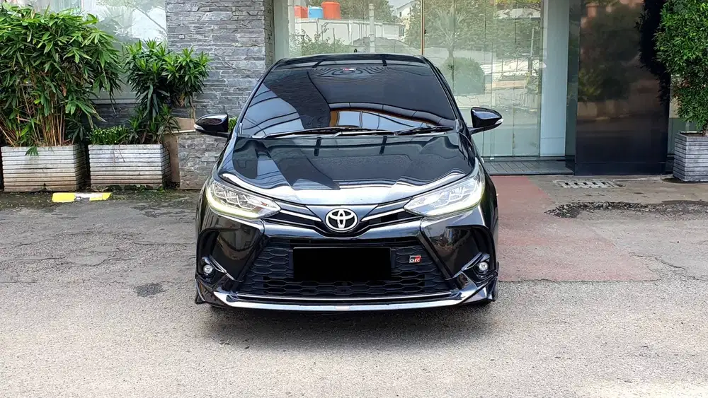 Toyota Yaris 1.5 S CVT GR Sport Facelift Hitam 2023 NIK 2022 Like New