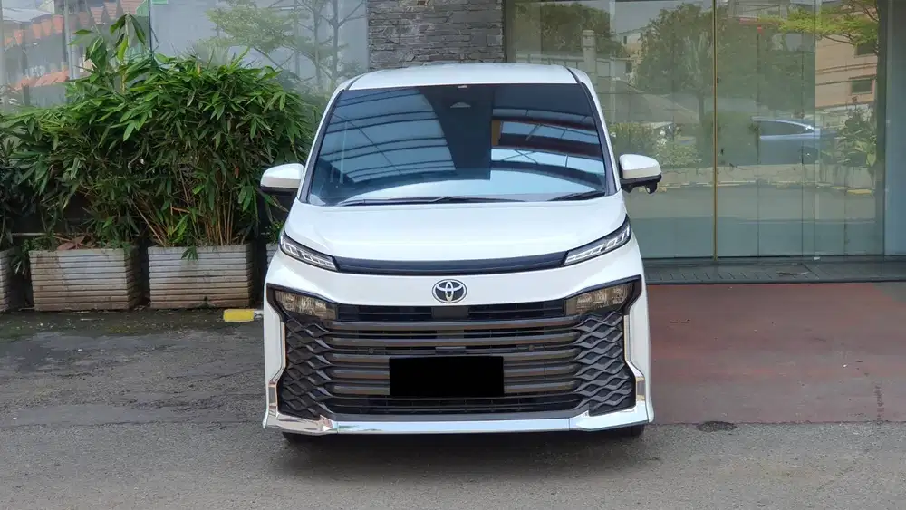 Toyota Voxy 2.0 CVT TSS Facelift Camera360 White On Red 2022 Like New