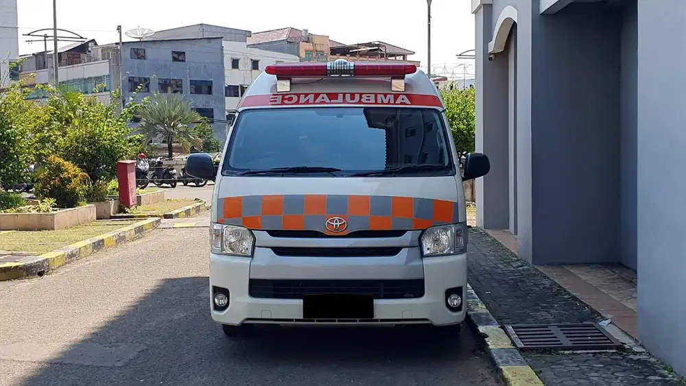 Toyota Hiace Commuter Ambulance 2.5 Diesel MT 2017 NIK 2016 Like New